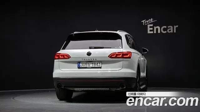 Volkswagen Touareg 2023 — Şəkil 19/20