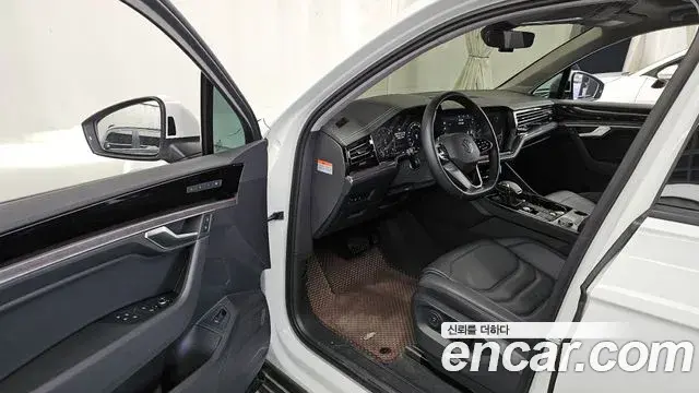 Volkswagen Touareg 2023 — Şəkil 18/20