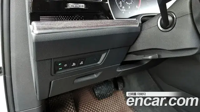 Volkswagen Touareg 2023 — Şəkil 14/20