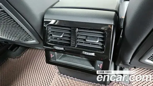 Volkswagen Touareg 2023 — Şəkil 16/20