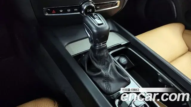 Volvo S60 2019 — Photo 6/20