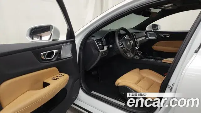 Volvo S60 2019 — Photo 20/20