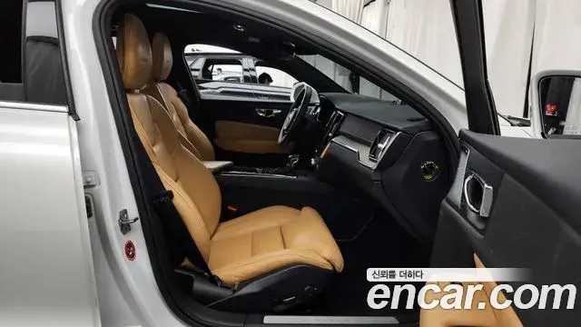 Volvo S60 2019 — Photo 2/20