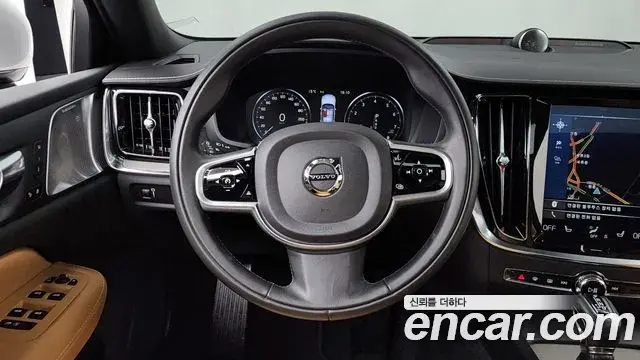 Volvo S60 2019 — Photo 11/20