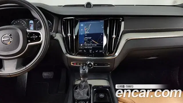 Volvo S60 2019 — Photo 18/20
