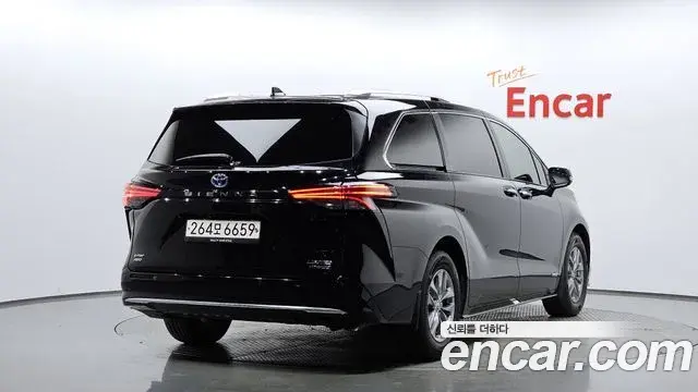 Toyota Sienna 2021 — Photo 15/20
