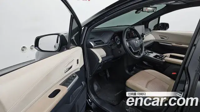 Toyota Sienna 2021 — Photo 2/20