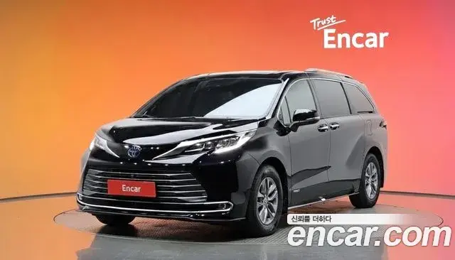 Toyota Sienna 2021 — Photo 1/20