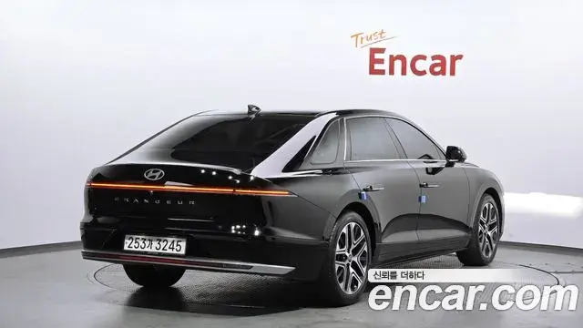 Hyundai Grandeur Hybrid 2023 — ფოტო 15/20