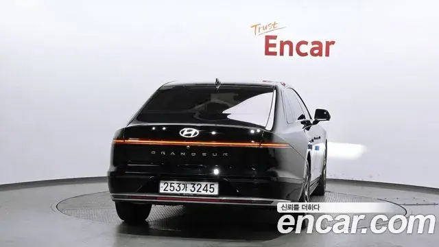 Hyundai Grandeur Hybrid 2023 — ფოტო 8/20