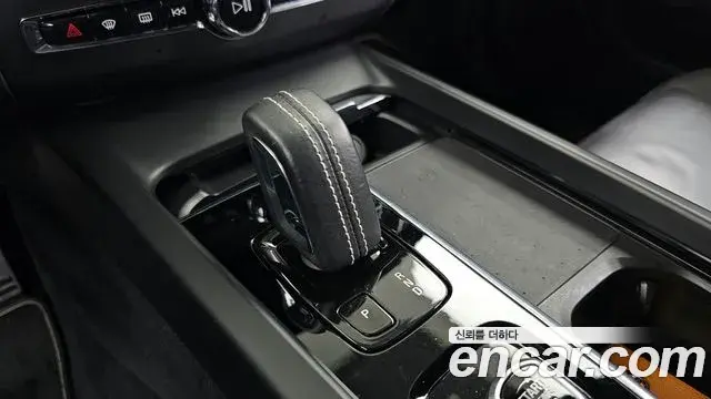 Volvo XC60 2020 — Şəkil 6/20