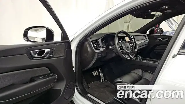 Volvo XC60 2020 — Şəkil 7/20