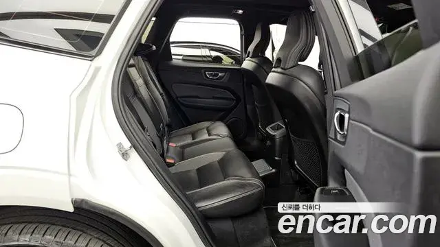 Volvo XC60 2020 — Şəkil 16/20