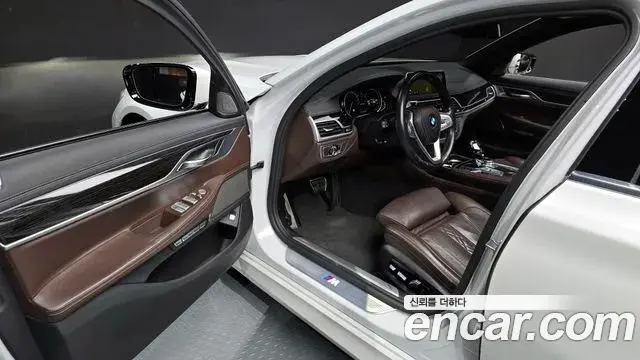 BMW 7 Series 2018 — Фото 10/20