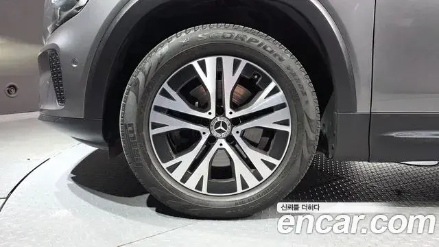 Mercedes-Benz GLB-Class 2024 — ფოტო 14/20