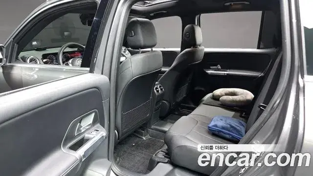 Mercedes-Benz GLB-Class 2024 — ფოტო 15/20