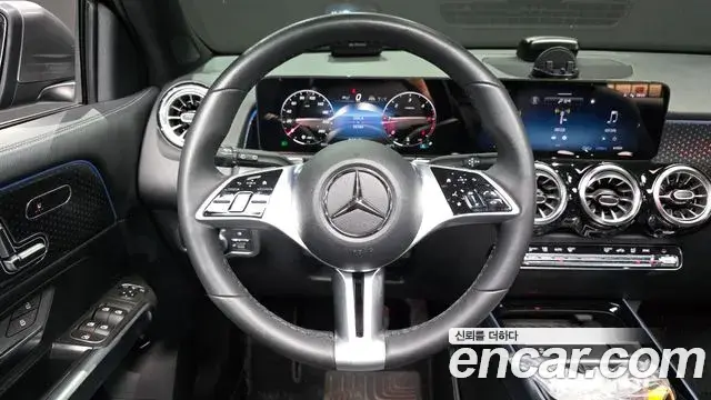 Mercedes-Benz GLB-Class 2024 — ფოტო 17/20