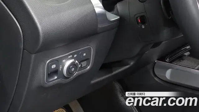 Mercedes-Benz GLB-Class 2024 — ფოტო 6/20