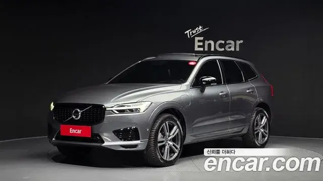 Volvo XC60 2021 — ფოტო 16/20
