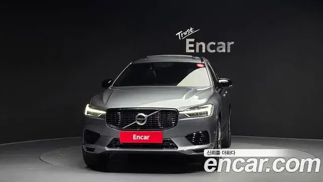 Volvo XC60 2021 — ფოტო 4/20