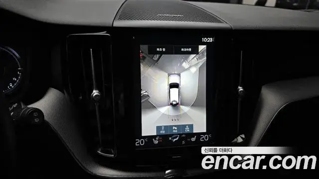 Volvo XC60 2021 — ფოტო 6/20