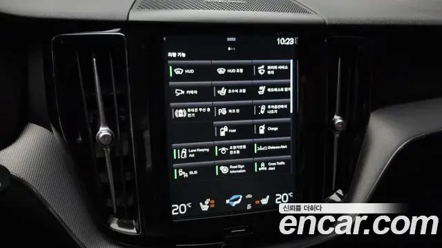 Volvo XC60 2021 — ფოტო 7/20