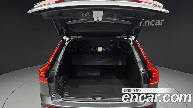 Volvo XC60 2021 — ფოტო 20/20