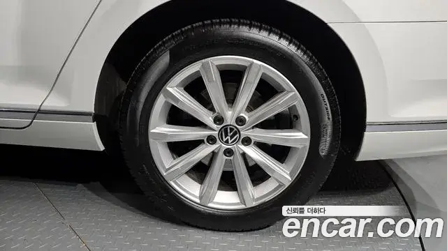 Volkswagen Passat GT 2021 — Şəkil 18/20