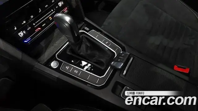 Volkswagen Passat GT 2021 — Şəkil 11/20