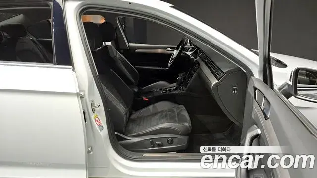 Volkswagen Passat GT 2021 — Şəkil 13/20