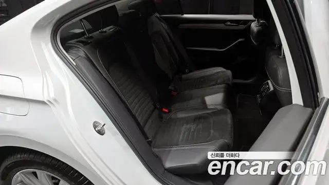 Volkswagen Passat GT 2021 — Şəkil 14/20