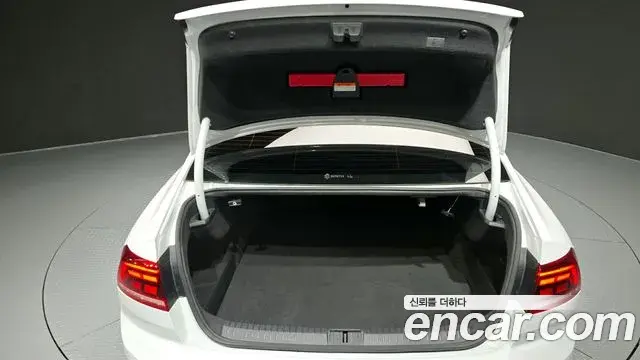 Volkswagen Passat GT 2021 — Şəkil 8/20