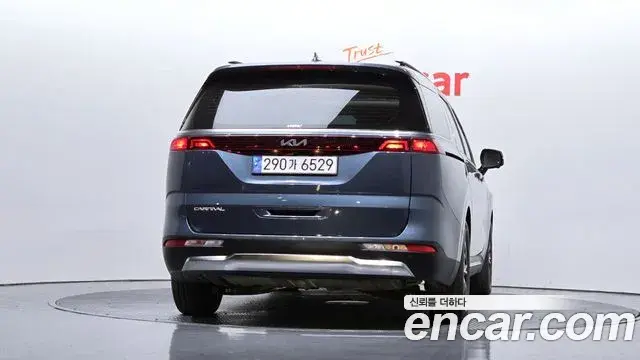 Kia Carnival 2023 — Фото 4/20
