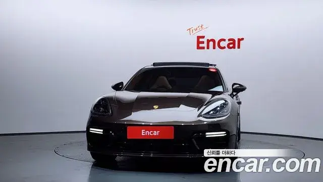 Porsche Panamera 2019 — Фото 3/20