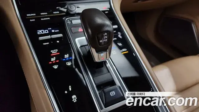 Porsche Panamera 2019 — Фото 9/20
