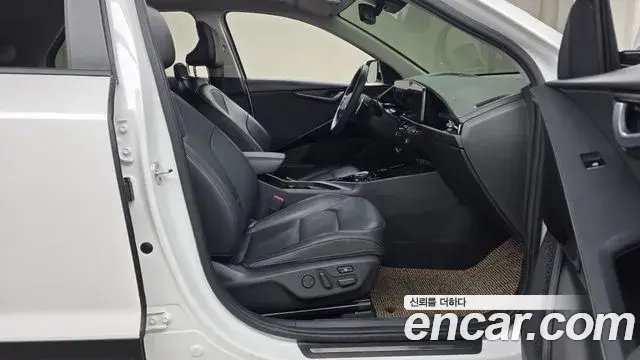 Kia Niro 2022 — Photo 17/20