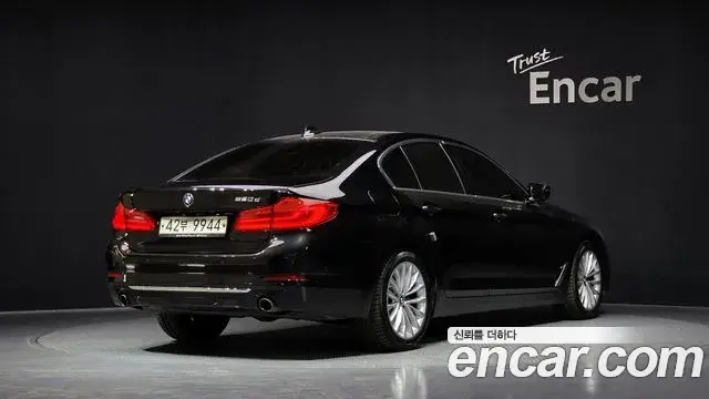 BMW 5 Series 2018 — ფოტო 14/20