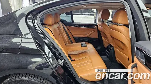 BMW 5 Series 2018 — ფოტო 10/20