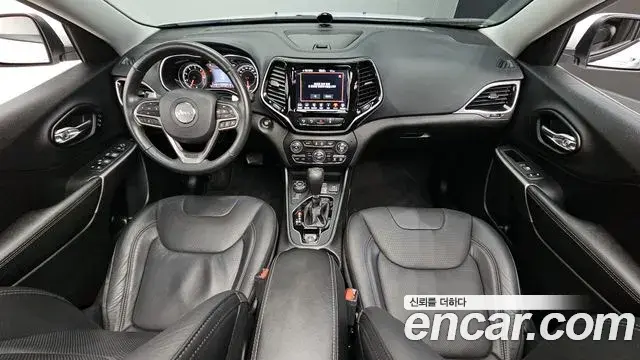 Jeep Cherokee 2020 — Photo 19/20