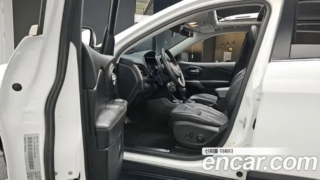 Jeep Cherokee 2020 — Photo 7/20