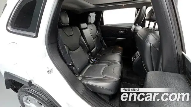 Jeep Cherokee 2020 — Photo 8/20