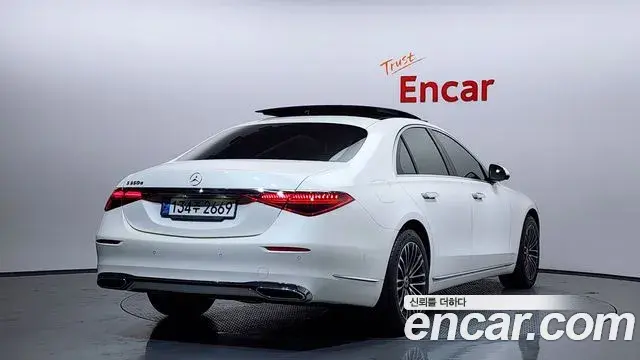 Mercedes-Benz S-Class 2023 — Фото 1/20