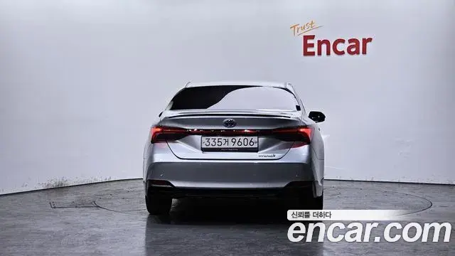 Toyota Avalon 2019 — Photo 18/20