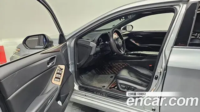 Toyota Avalon 2019 — Photo 5/20