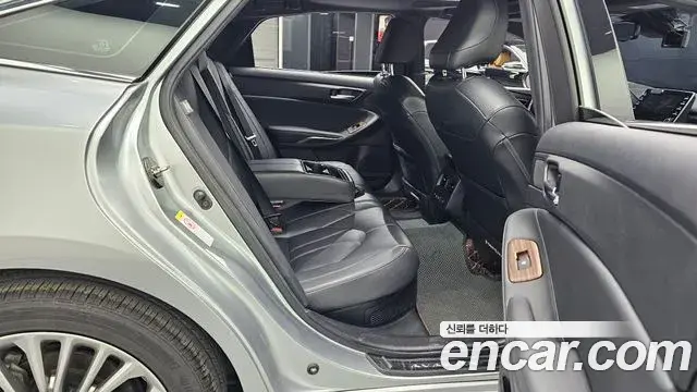Toyota Avalon 2019 — Photo 15/20