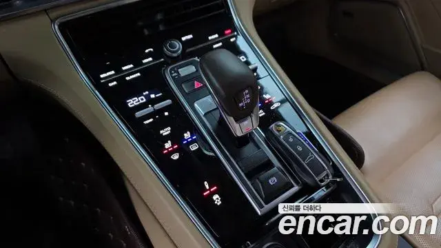 Porsche Panamera 2018 — Şəkil 15/20