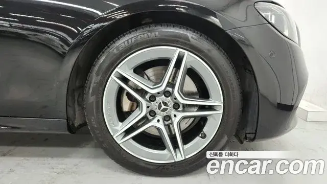 Mercedes-Benz E-Class 2022 — ფოტო 5/18