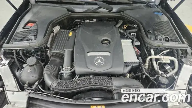 Mercedes-Benz E-Class 2022 — ფოტო 17/18