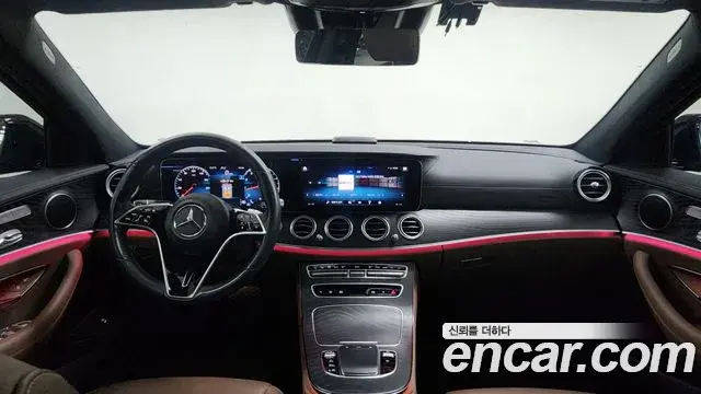 Mercedes-Benz E-Class 2022 — ფოტო 8/18