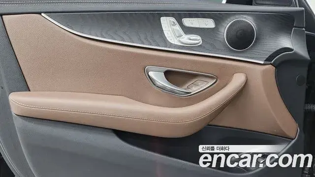 Mercedes-Benz E-Class 2022 — ფოტო 4/18
